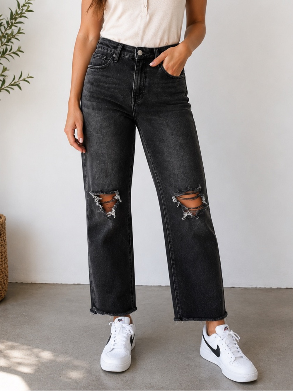 RFM Dylan Straight Leg Jeans Size 11/30 NWT Black Wash Distressed